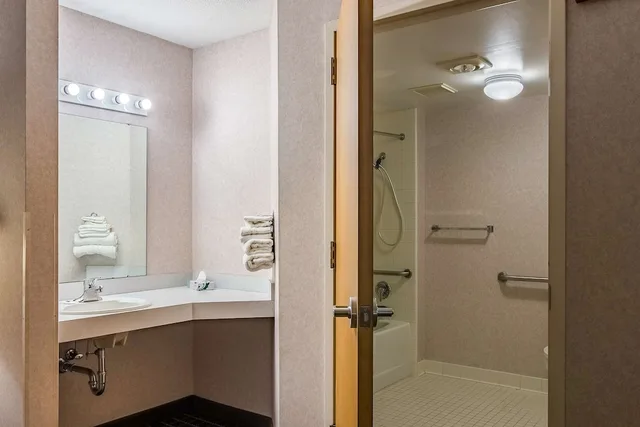 غرفة ديلوكس بسرير كينج لذوي الإعاقة، Motel6 Grand Rapids, MI - Northeast 7/7