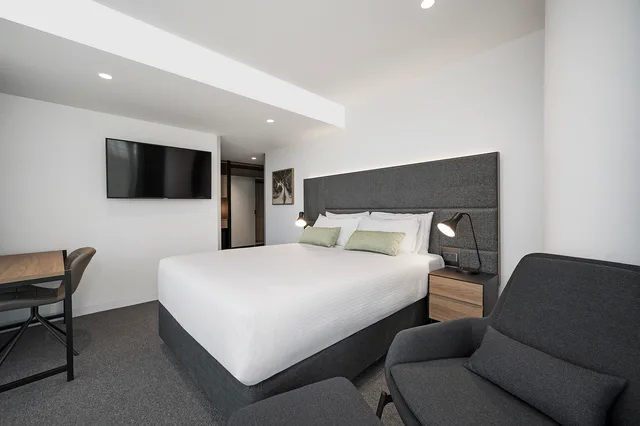 Room, Double or Twin Bed, Vibe Hotel Melbourne 4/6