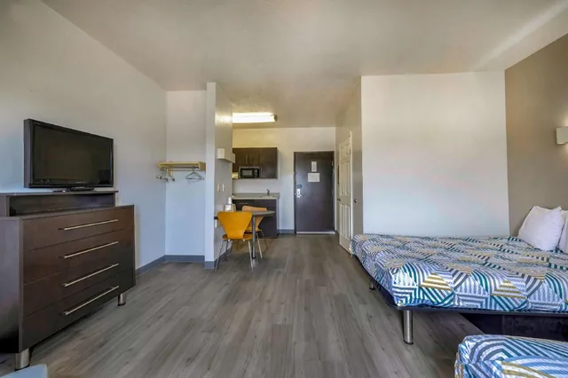 جناح بسريرين مزدوجين بمطبخ للمدخنين، Motel6 Cedar Park, TX 7/10