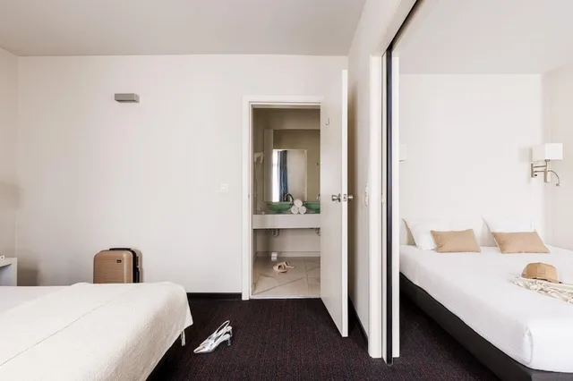 غرفة كلاسيكية رباعية بأربعة أسرّة، Hotel Saint Sauveur 4/5