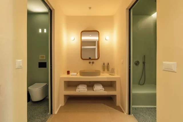 جناح بسرير كينج بشرفة مع أريكة بمسبح خاص، Koukoumi Vegan Boutique Hotel 5/5