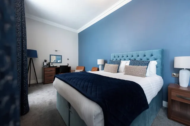 Superior, King Bed, Celtic Royal 3/4
