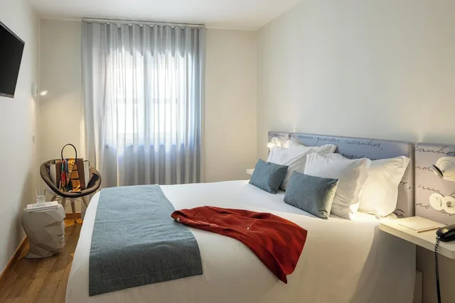 غرفة بسرير مزدوج بشرفة بإطلالة، Hotel Das Salinas 2/6