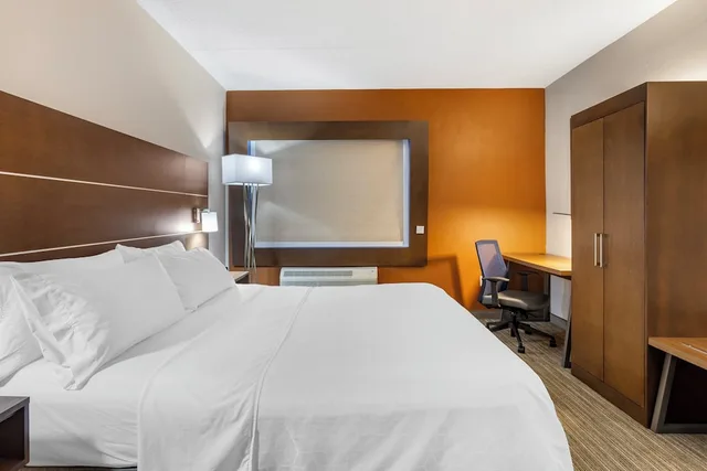 غرفة قياسية بسرير كينج لذوي الإعاقة، Holiday Inn Express Branson-Green Mountain Drive 4/6
