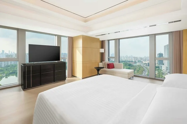 جناح كلوب بسرير كينج بإطلالة على المتنزه، Shanghai Marriott Hotel Parkview 1/7