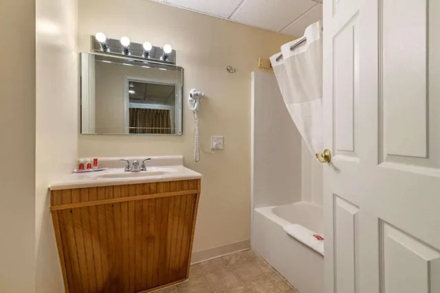 2 Bedrooms, Suite, 2 King Beds, Lake George Outlets 4/4