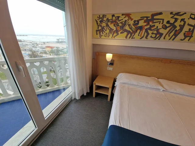 غرفة قياسية بسرير كوين، City Hotel 8/10