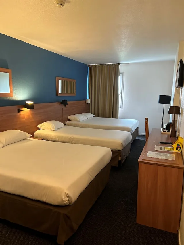 Standard, 1 Double and 1 Single Bed, Kyriad Marne La Vallee - Torcy 3/10