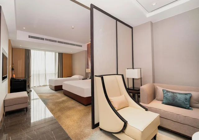 Junior Suite, Multiple Beds, Living Area، CROWNE PLAZA CHENGDU WENJIANG 1/1