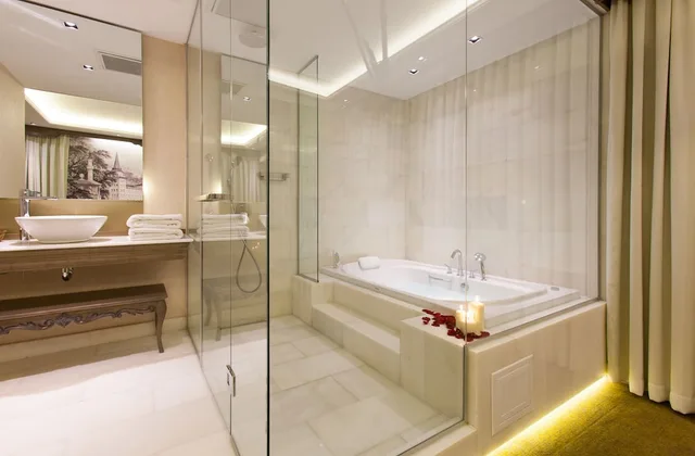 غرفة سوبيريور بسرير كينج بشرفة بجاكوزي، AHC Ayasofya Hotel (Special Class) 2/2