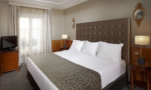 جناح جونيور بسريرين منفصلين مع أريكة، Melia Paris Vendome 1/4