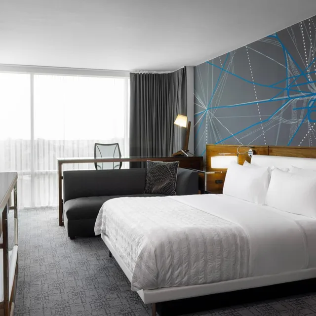 غرفة ديلوكس بسرير كينج بحوض استحمام لذوي الإعاقة، Le Meridien Atlanta Perimeter 2/9