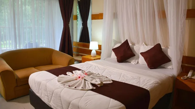 Deluxe, Golf Hotel Kakamega 7/10