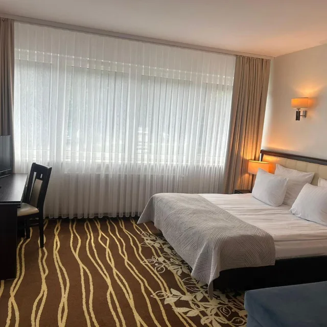 غرفة بسرير مزدوج مع أريكة، Business Faltom Hotel 4/10