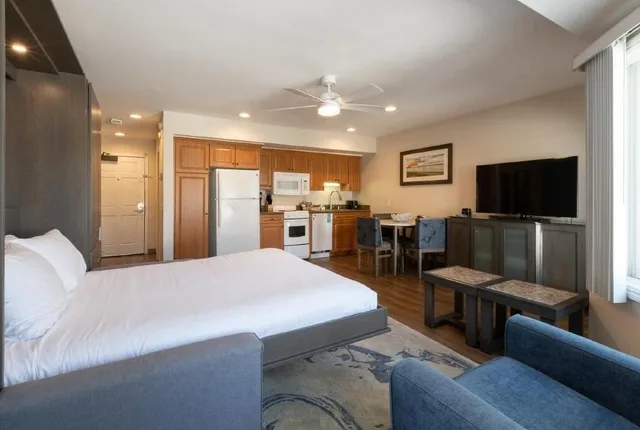 Studio, Queen Murphy Bed، San Clemente Cove 1/6