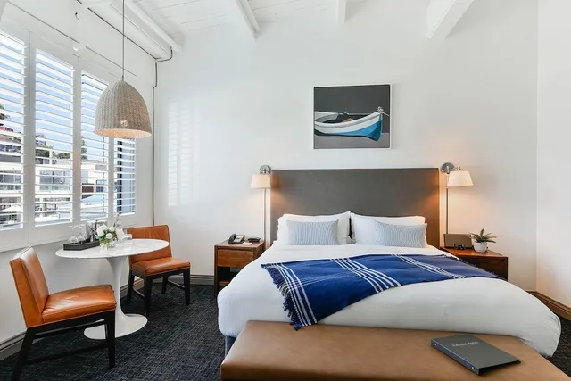 غرفة أساسية بسرير كينج، Waters Edge Hotel 2/3