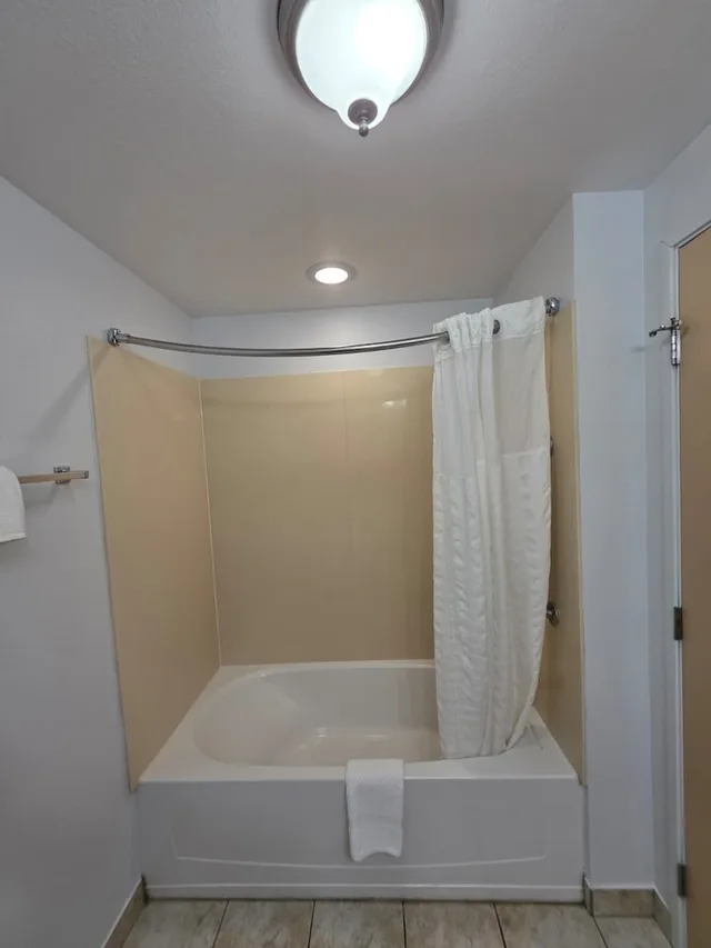 Efficiency, Suite, Queen Bed, Sofa، MainStay Suites Minot 3/3