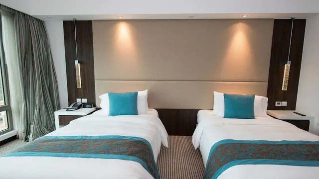 غرفة بسريرين منفصلين بإطلالة على الجبل، Auberge Discovery Bay Hong Kong 2/4