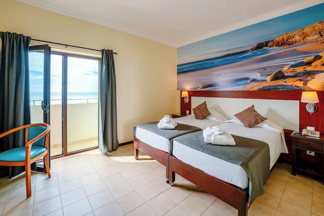 Superior, Twin Beds, Avenida Praia 1/10