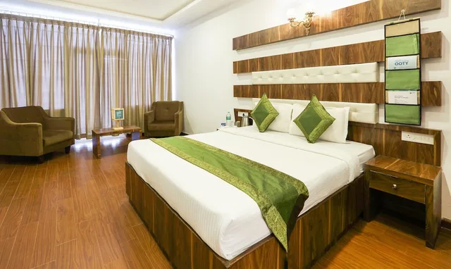 غرفة ديلوكس بسرير كوين، Treebo Sky Dale Inn & Suites 2/4