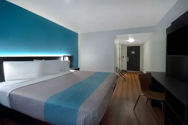 غرفة قياسية بسرير مزدوج، Motel6 Merrillville, IN 1/8