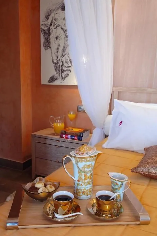 جناح جونيور، Olympic Hotel 10/10