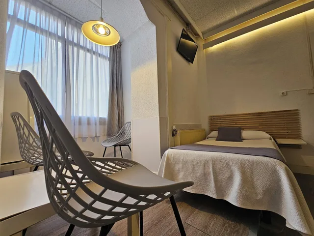 غرفة داخلية بخمسة أسرّة بحمام خاص، Hotel Palermo 4/7