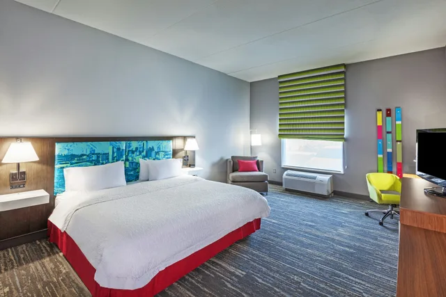 غرفة بسرير كينج، Hampton Inn and Suites Houston-Bush Intercontinental Airport 1/1
