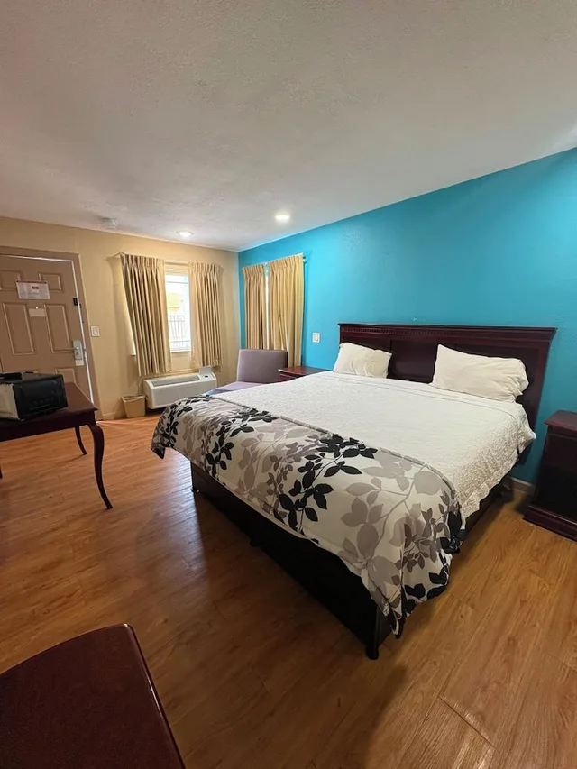 غرفة ديلوكس بسرير كينج لغير المدخنين، OYO Blue Star Inn 3/10