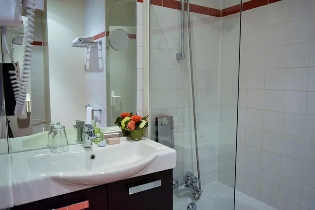 غرفة ثلاثية بسرير مزدوج وسرير فردي، Hotel 29 Lepic 3/5
