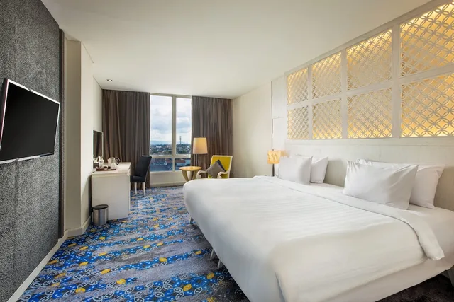 Deluxe King or Twin (For 1 adults, 1 children and 0 infants)، Jambuluwuk Malioboro Hotel Yogyakarta 1/4