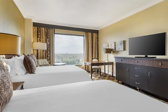 غرفة سيغنتشر بريميير بسريرين كوين بإطلالة على المدينة، Omni Houston Hotel 2/10