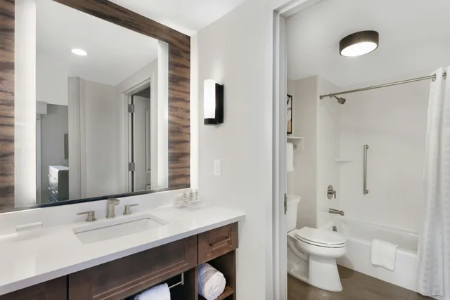 جناح استوديو بسريرين كوين بإطلالة على النهر، Homewood Suites By Hilton Providence Downtown 2/3