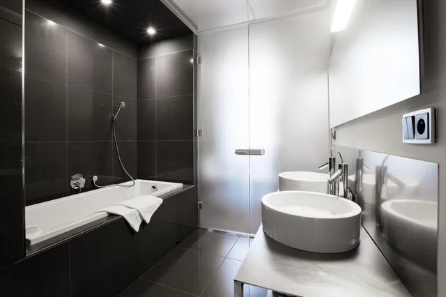 Standard, Old Town Square Residence by Emblem 6/7