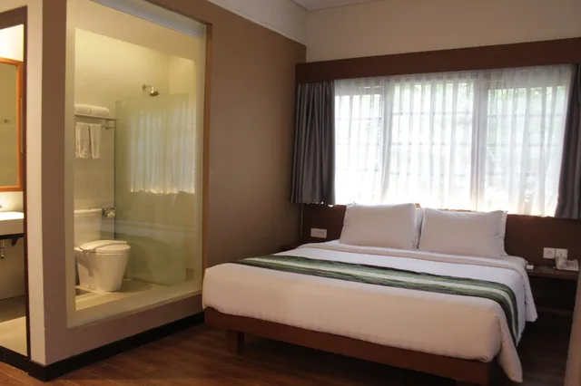 غرفة ديلوكس بسرير كينج، Grand Whiz Hotel Nusa Dua 2/8