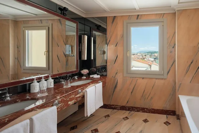 Belvedere, Suite, King Bed, River View, Terrace، Westin Excelsior Florence 2/2