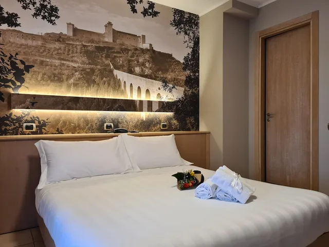 Superior, Queen Bed, Hotel Cladan 5/10