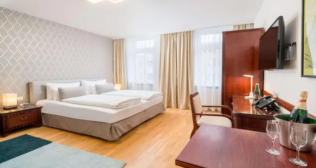 غرفة قياسية بسرير مزدوج، Best Western Plus Celebrity Suites 1/2