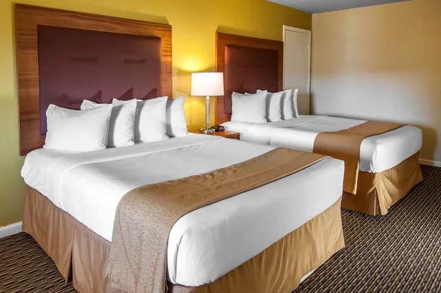 جناح بسريرين كوين، Quality Inn & Suites At Coos Bay 9/10