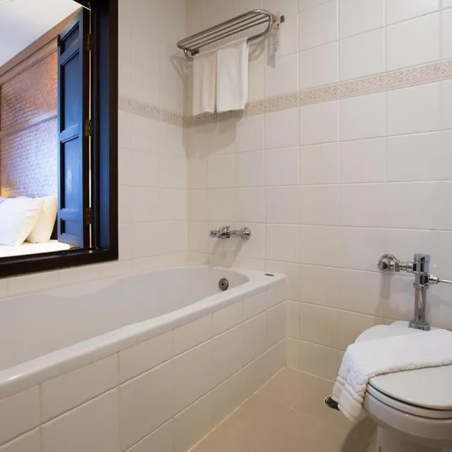 جناح ركني، The Tarntawan Hotel Surawong Bangkok 7/9
