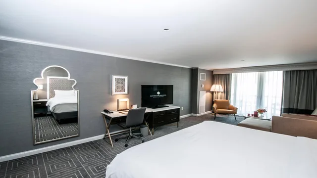 غرفة بريميوم بسرير مزدوج، InterContinental Kansas City at the Plaza 2/3