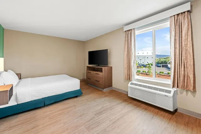 Room, Queen Bed, Accessible, ECHO Suites Extended Stay by Wyndham Reno 1/3