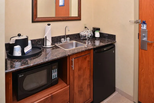 استوديو بسرير كينج مع أريكة، Hampton Inn Rock Springs 7/7