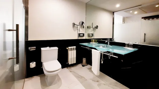 غرفة قياسية بسريرين منفصلين، Holiday Inn Madrid Las Tablas 5/5