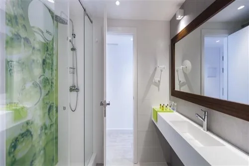 غرفة بسريرين منفصلين، Hotel Garbi Ibiza & Spa 1/1