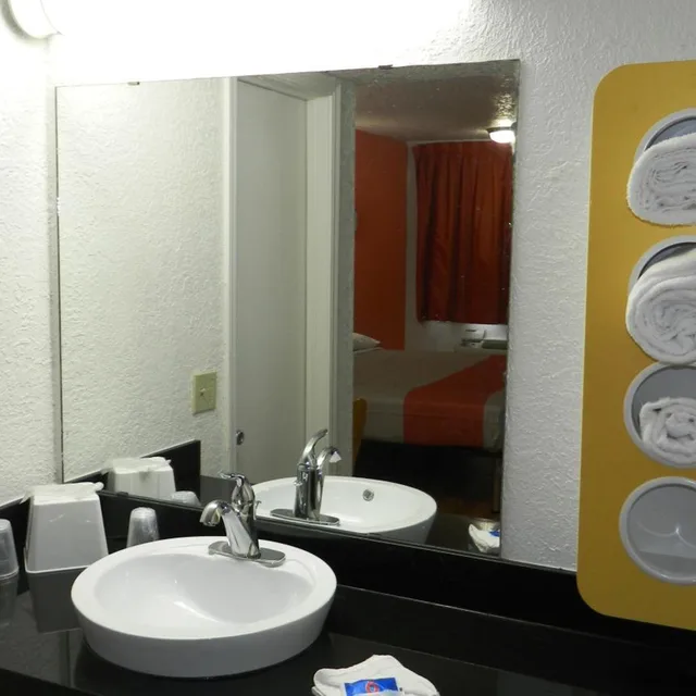 غرفة بسرير كوين لغير المدخنين، Motel6 Oklahoma City, OK - Airport East 8/10
