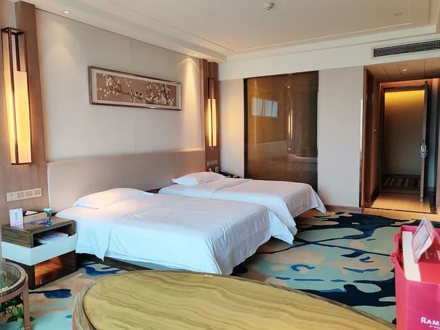 غرفة بزنس بسريرين مزدوجين، Ramada by Wyndham Heze 1/3