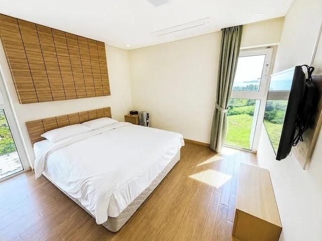 جناح فاخر بإطلالة على البحر بغرفتي نوم بجاكوزي، Y Resort Jeju 1/10