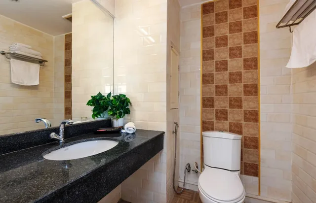 غرفة بريميوم ثلاثية بسرير مزدوج وسرير فردي، KHURANA INN 4/5