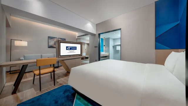 غرفة قياسية بسرير كينج بإطلالة على المدينة، Holiday Inn Express Shenzhen Longhua 4/10